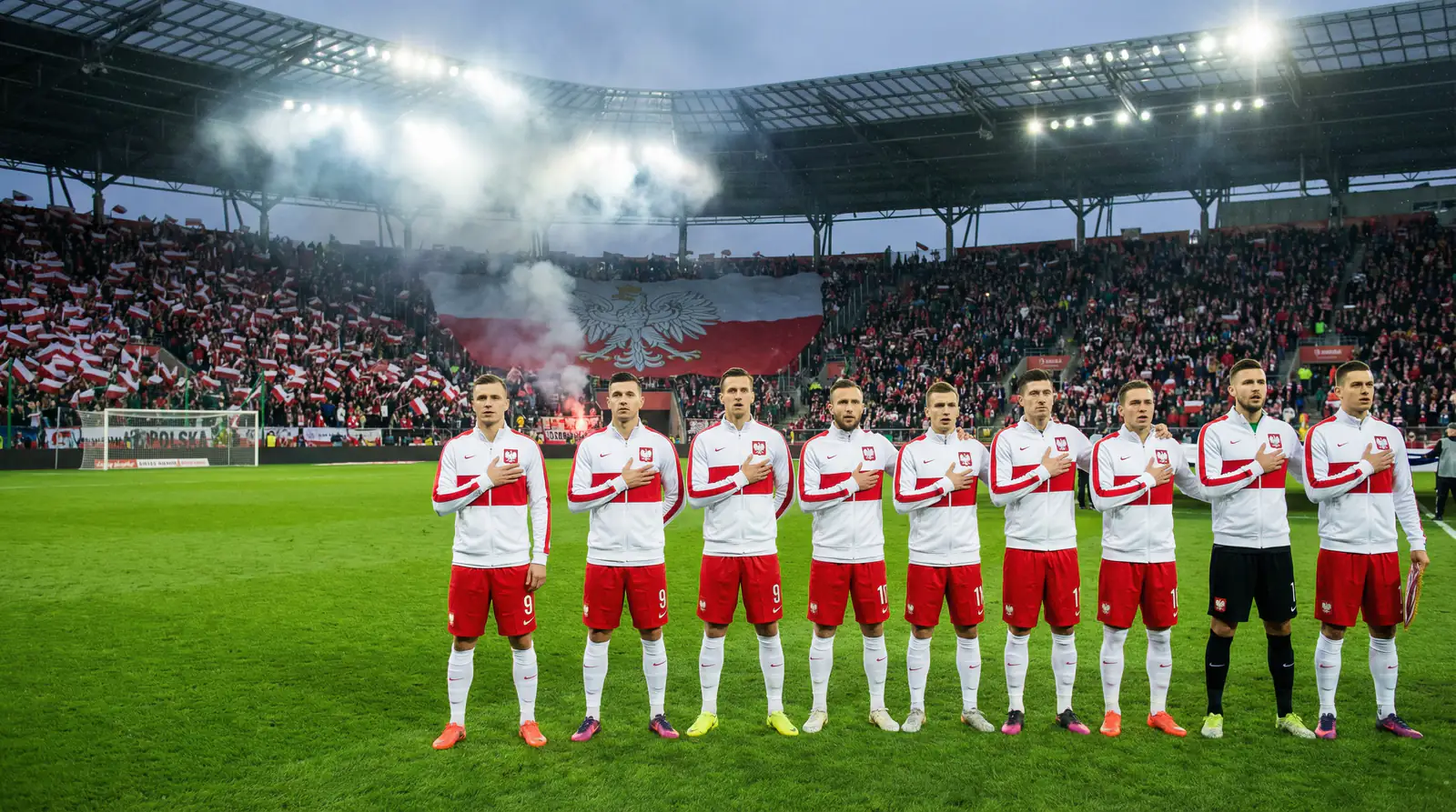 Piłkarze polskiej reprezentacji przed meczem na stadionie narodowym